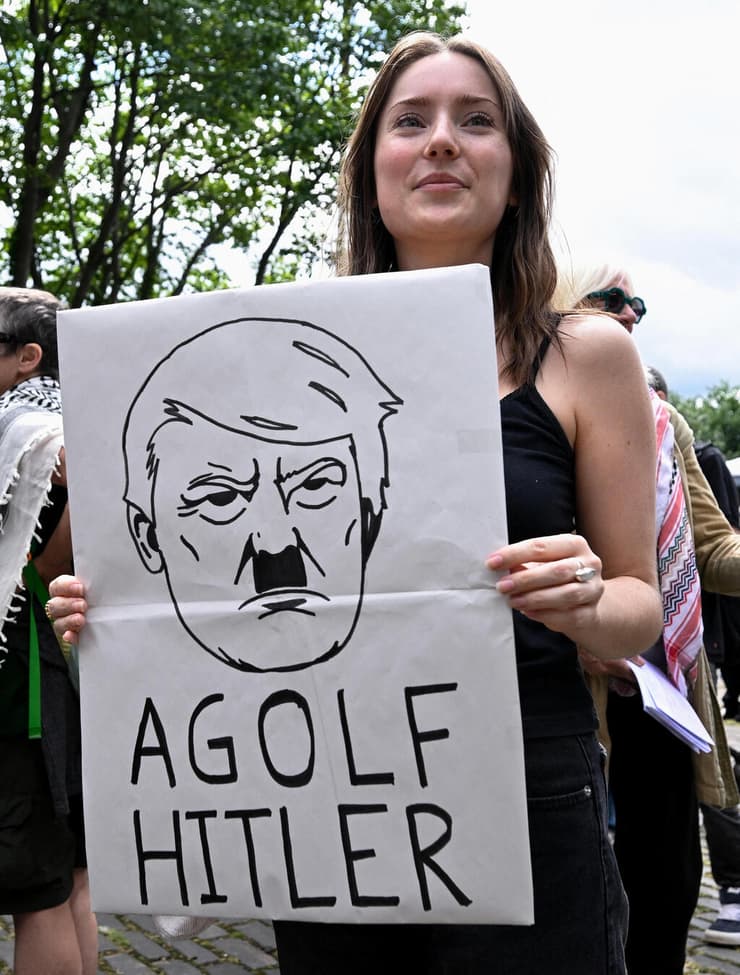 הפגנה נגד נשיא ארה"ב טראמפ ב אדינבורו סקוטלנד 