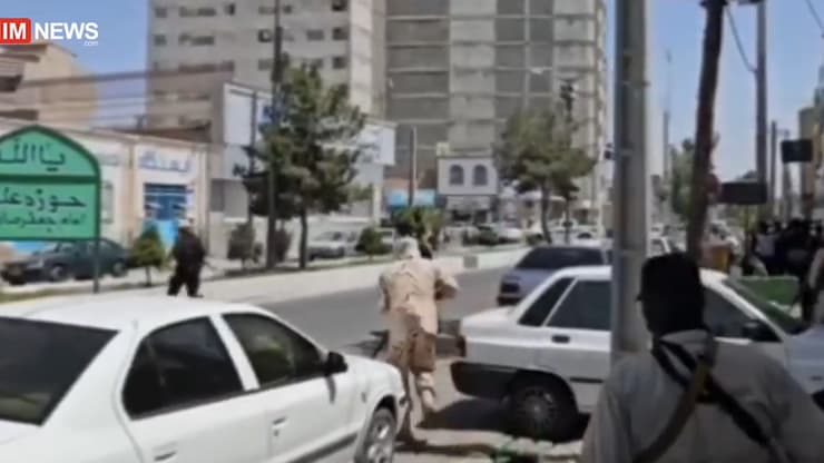 חמושים ליד המבנה הממשלתי תקיפת בניין בית המשפט בזאהידאן