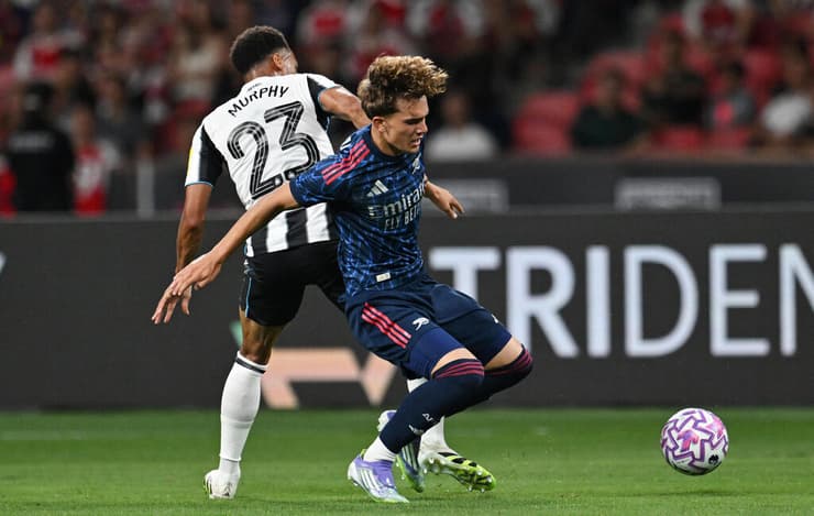 מקס דאומן מנער את ג'יקוב מרפי (צילום: Jacob Murphy REUTERS/Caroline Chia) מקס דאומן