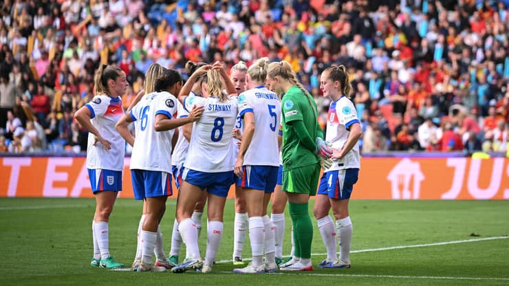 האנגליות מתכנסות