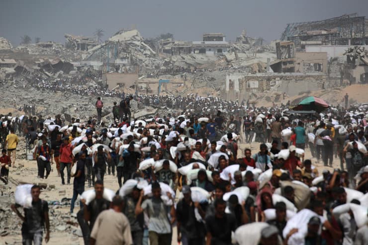 חלוקת סיוע הומניטרי ברצועת עזה