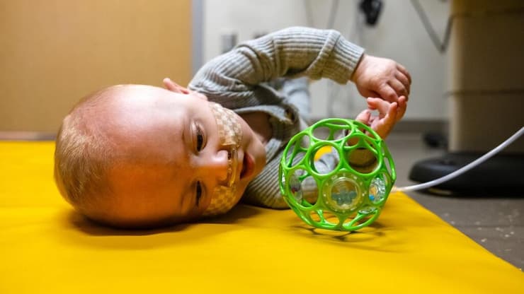 נאש קין – התינוק שנולד בשבוע 21, חגג שנה ושבר שיא גינס (צילום: מתוך עמוד הפייסבוק של University of Iowa Health Care Stead Family Children's Hospital) נאש קין