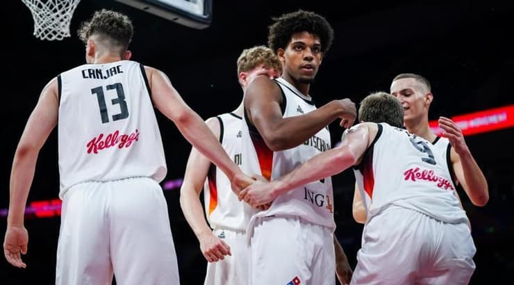 שחקני נבחרת גרמניה חוגגים