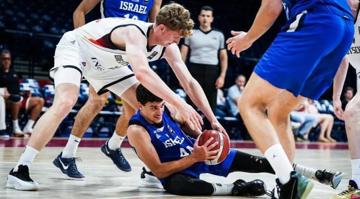 אביב ארונוב מאבד את הכדור