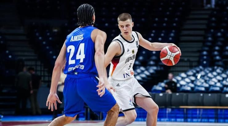 איליץ' מול ארי עמיאל