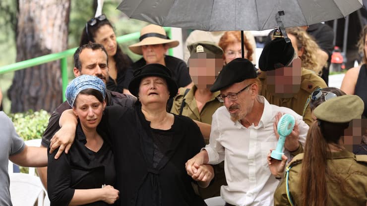 הלוויתו של בצלאל יהושוע מסבכר בהר הרצל (צילום: אלכס קולומויסקי) הלוויתו של בצלאל יהושוע מסבכר בהר הרצל