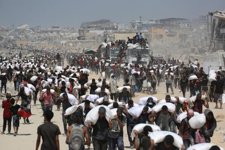 חלוקת סיוע הומניטרי ברצועת עזה