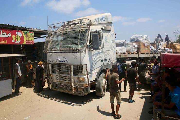 סיוע הומניטרי נכנס לעזה מגבול מצרים