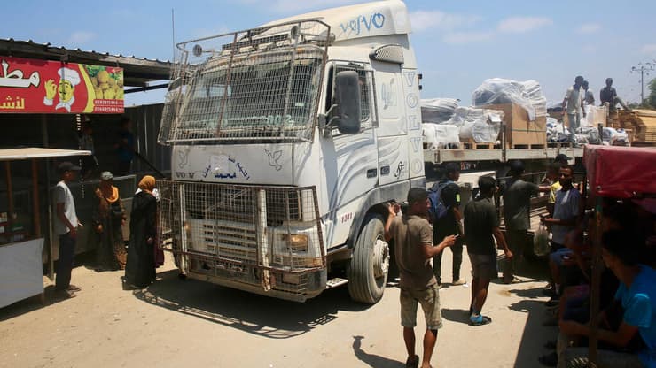 סיוע הומניטרי נכנס לעזה מגבול מצרים