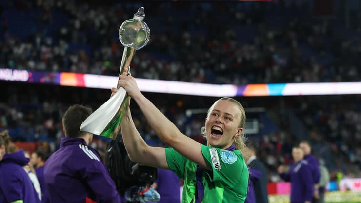 שוערת נבחרת אנגליה האנה המפטון