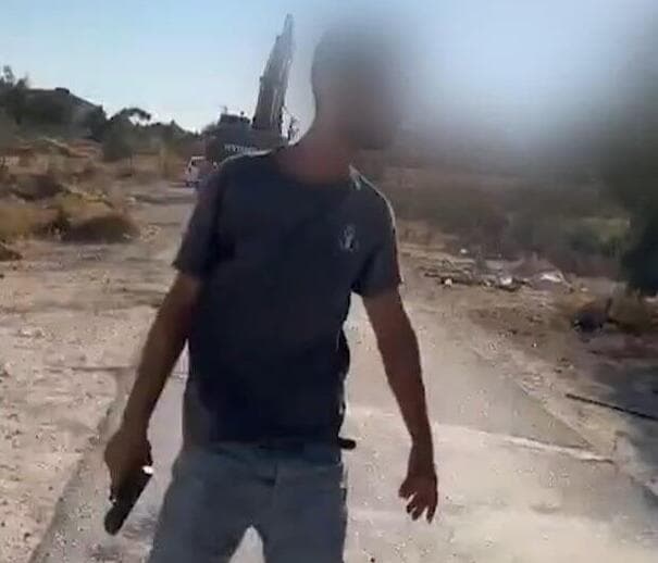 מתנחל יורה ומתעמת עם פלסטינים בהר חברון