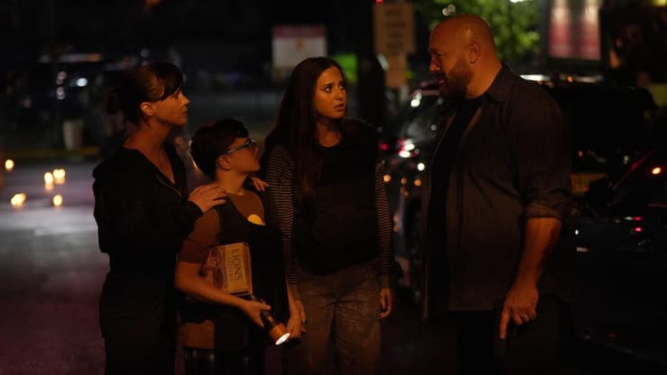 מתוך "ידיים למעלה"