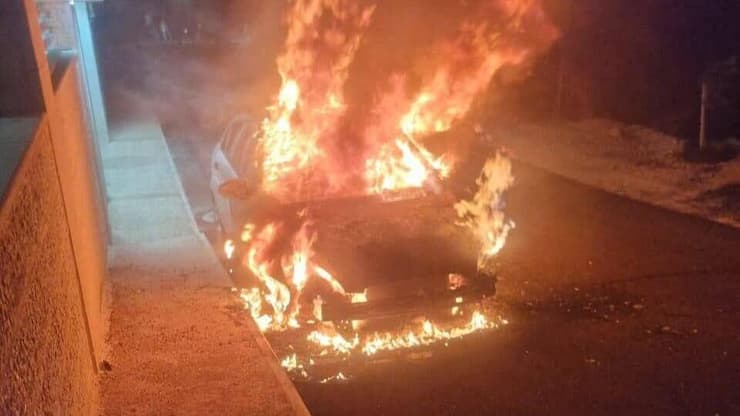 רכב שהוצת על ידי מתנחלים בא-טייבה