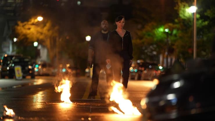 מתוך "ידיים למעלה"