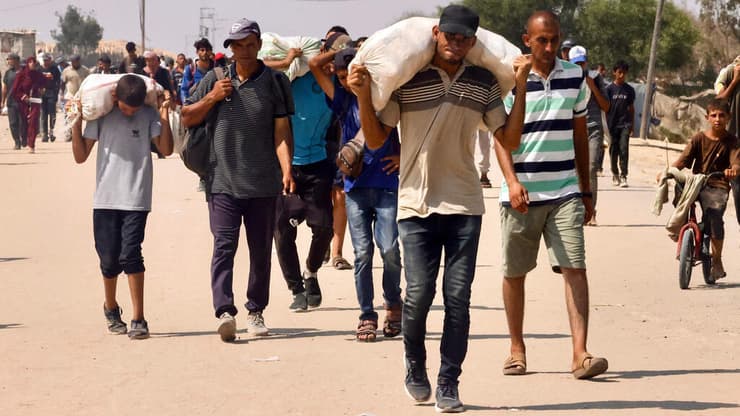 סיוע הומניטרי נכנס לעזה מגבול מצרים