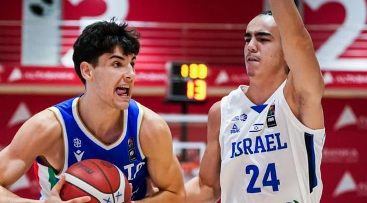 ארי עמיאל מנסה לחטוף (פיב״א) ארי עמיאל מנסה לחטוף