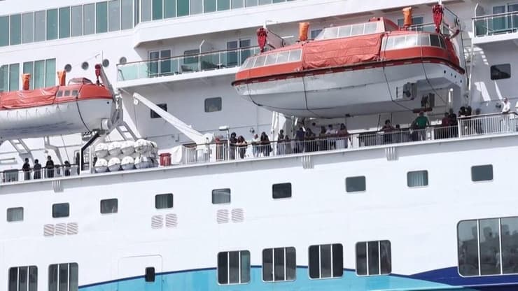 הפגנה פרו-פלסטינית ביוון בזמן הגעה של ספינה עם תיירים ישראלים