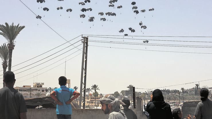 הצנחת סיוע הומניטרי באזור רפיח