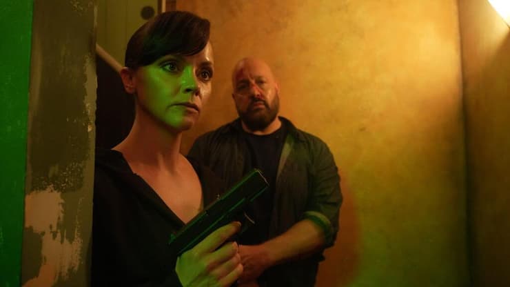 מתוך "ידיים למעלה"