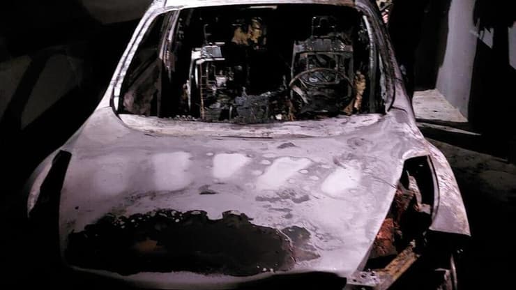 רכב שהוצת על ידי מתנחלים בא-טייבה