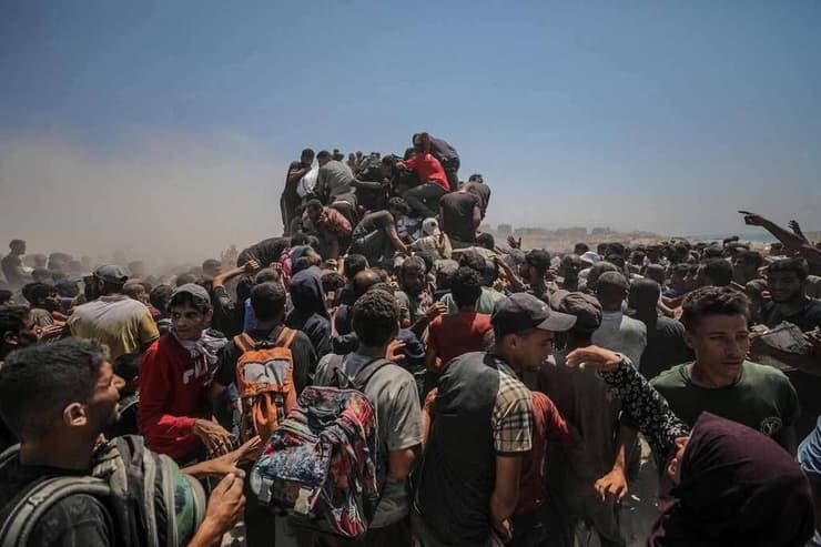 עזתים מתנפלים על משאיות עם סיוע הומניטרי בציר מורג