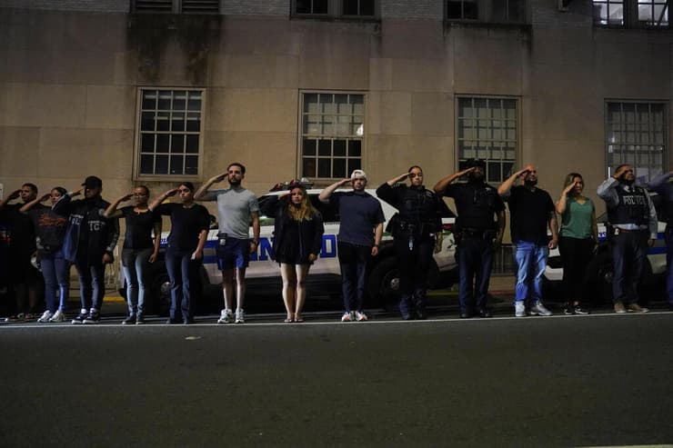 טקס לפינוי גופת השוטר דידרול איסלאם שנרצח ב ירי מנהטן ניו יורק ארה"ב