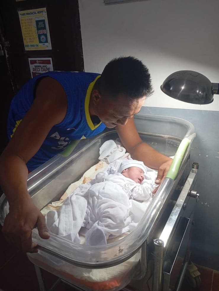 שורד השבי ג'ימי גאלינור פאצ'קו בלידת ביתו