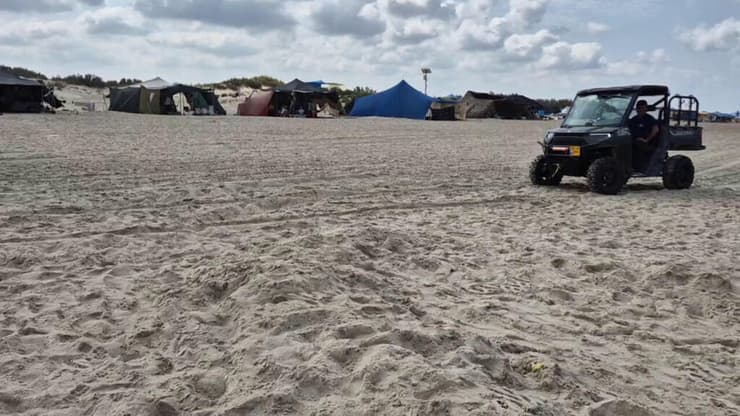 צילום: גיל נחושתן גבר בן 60 התמוטט בחוף הבונים לאחר שחש ברע