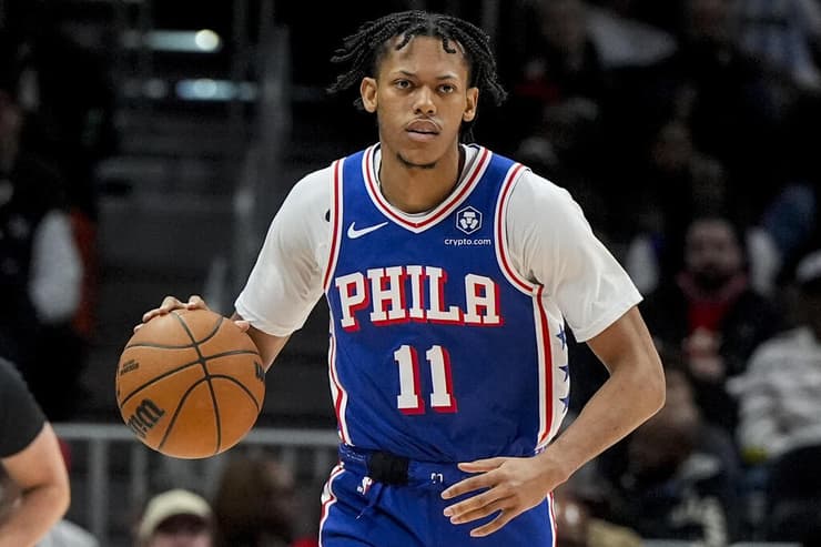 דאוטין ג'וניור במדי פילי בעונה שעברה (צילום: AP Photo/Mike Stewart) ג'ף דאוטין ג'וניור