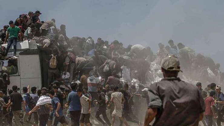 עזתים מתנפלים על משאיות עם סיוע הומניטרי בציר מורג