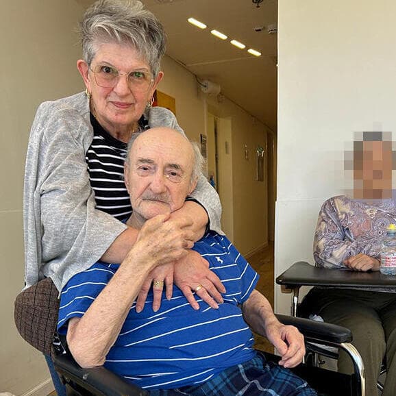 סילביה ניימן ובעלה אריה רייס שאמור להתפנות מבית החולים השיקומי מדיקל קר