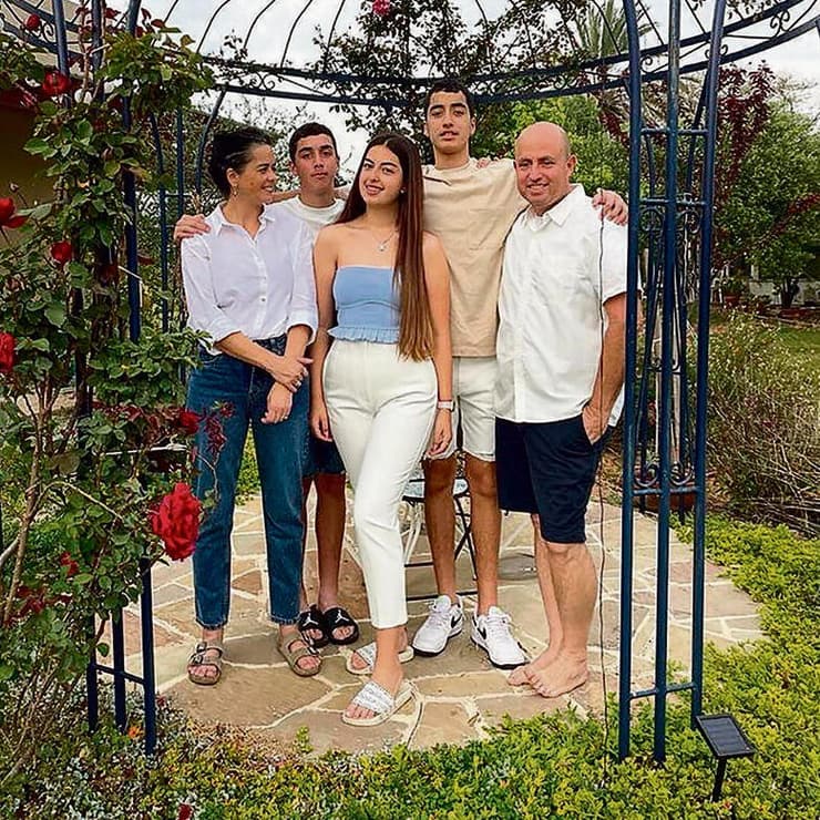 אביב קוץ, אשתו לבנת ושלושת הילדים רותם, יונתן ויפתח – נרצחו יחד בביתם בכפר עזה