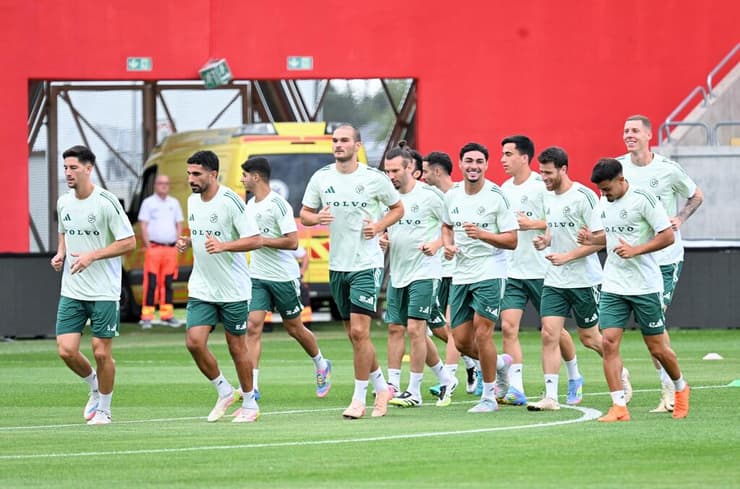 ינסו להשיג מקדמה טובה. שחקני מכבי חיפה (צילום: אתר מכבי חיפה) שחקני מכבי חיפה