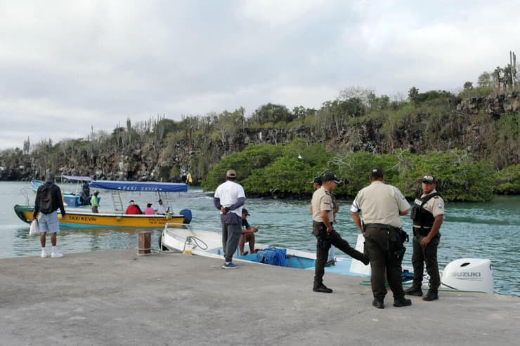פינוי של תיירים מאיי גלפגוס אקוודור