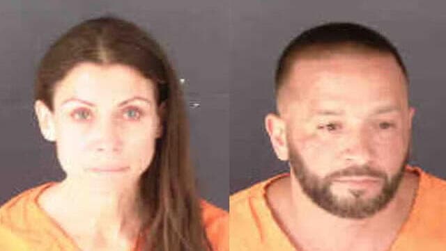 כריסטופר דרו ארנולד וטריסטה ריילי לאחר מעצרם (צילום: Sarasota County Sheriff's Office) כריסטופר דרו ארנולד וטריסטה ריילי