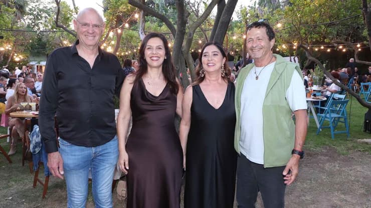  רובינשטיין (שנייה משמאל) באירוע התרמה לעמותה