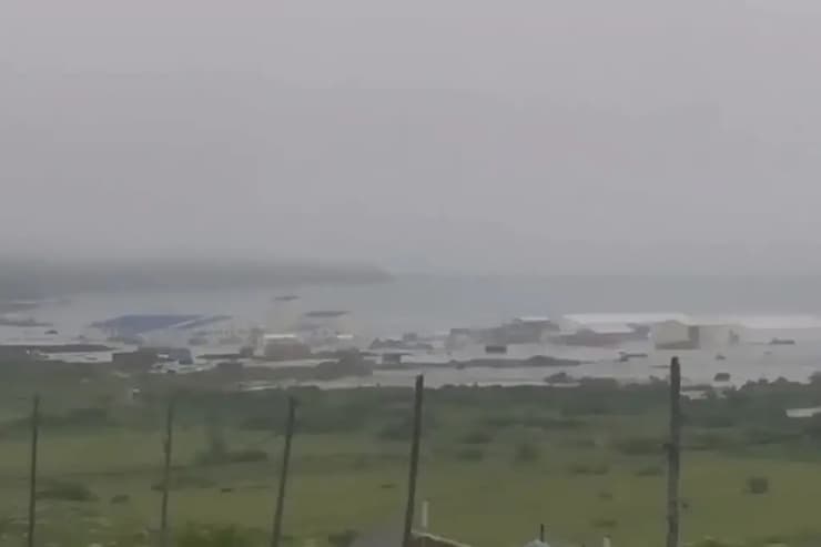 גלי צונאמי באיים הקוריליים ברוסיה, אחרי הרעש העז (צילום: Geophysical Service of the Russian Academy of Sciences via AP) צונאמי באיי קוריל ברוסיה אחרי רעידות האדמה