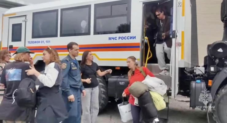 רוסיה קמצ'טקה פינוי תושבים אחרי רעידת אדמה רעש חשש צונאמי