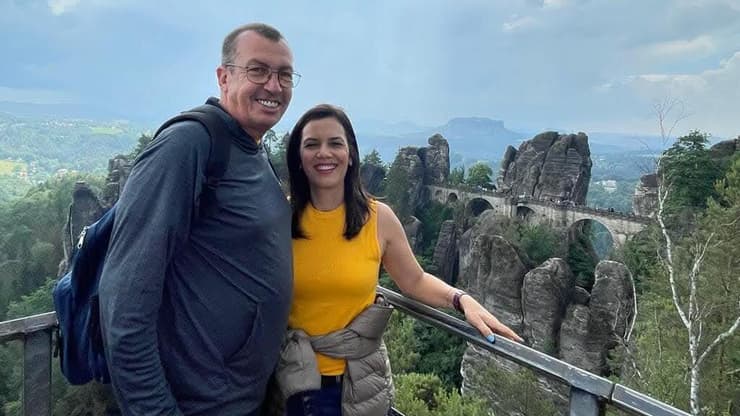  רובינשטיין עם בן זוגה, מיקי בר