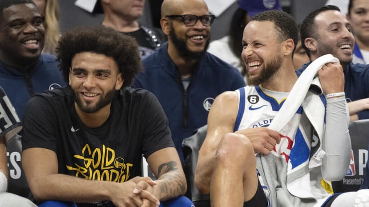 אנתוני לאמב לצד סטף קרי במדי גולדן סטייט ווריורס