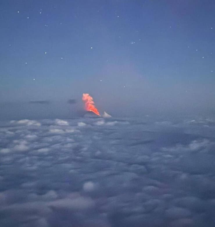 רוסיה הר הגעש קליוצ'בסקוי שהתפרץ בחצי האי קמצ'טקה