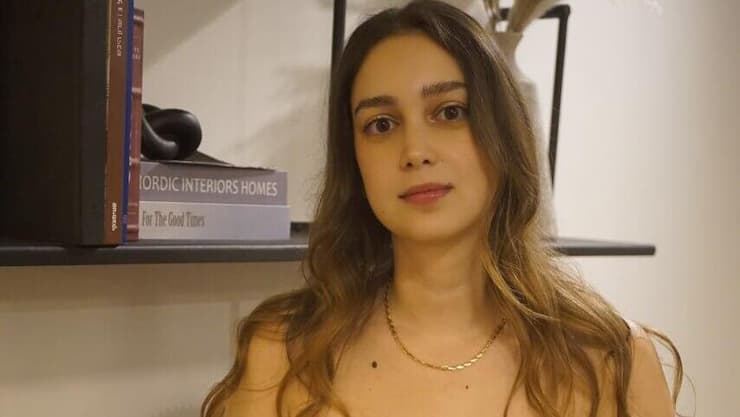 "רואה סרטונים של כלות עם אבא שלהן, ובוכה". שי בהפרשת החלה (צילום: ליאור שרון ) הפרשת חלה לקראת חתונתה של שי בנימין, ביתו של החלל החטוף רון בנימין שגופתו הוחזרה מעזה