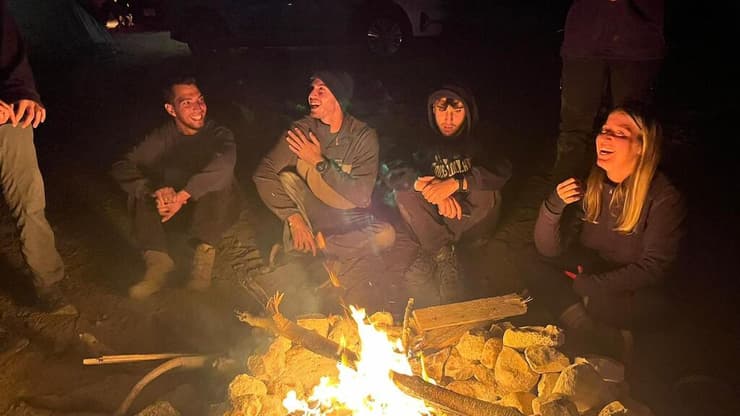  צילומים: "חמש אצבעות"