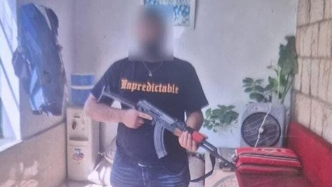 נכנסו לסוריה, הצטלמו עם רובה קלאצ'ניקוב וניסו להבריחו לשטח ישראל