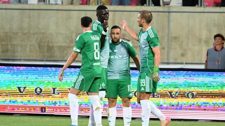 שער פרידה. סבע חוגג עם החברים (צילום: האתר הרשמי של מכבי חיפה) שחקני חיפה חוגגים עם סבע