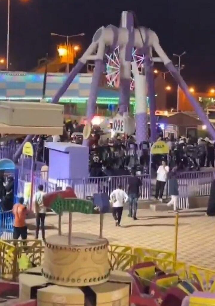 קריסת מתקן ב פארק שעשועים ב סעודיה