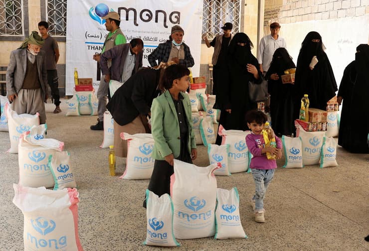 סלי מזון שסופקו על ידי עמותת צדקה בצנעא