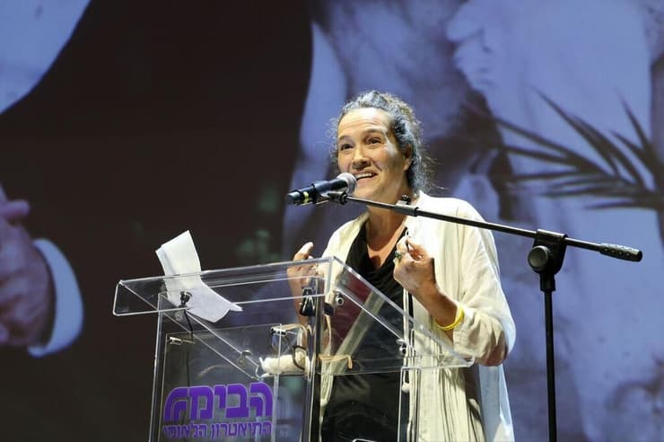 מתוך טקס האשכבה של אלון אבוטבול בתיאטרון הבימה