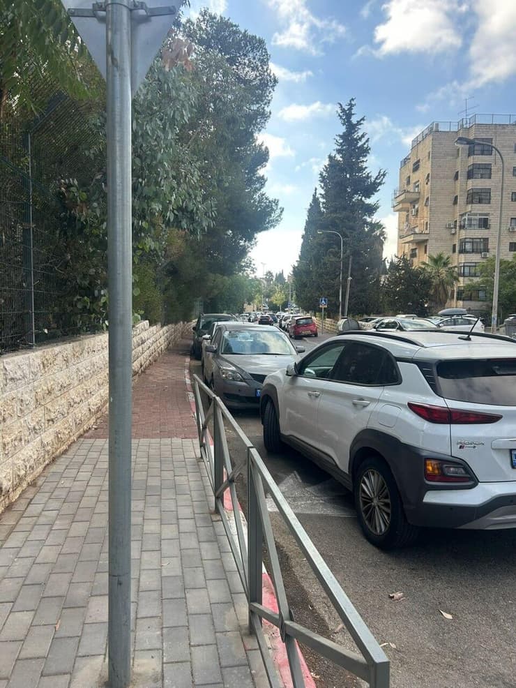 פקח חילק 500 דוחות חנייה להורי מתגייסים