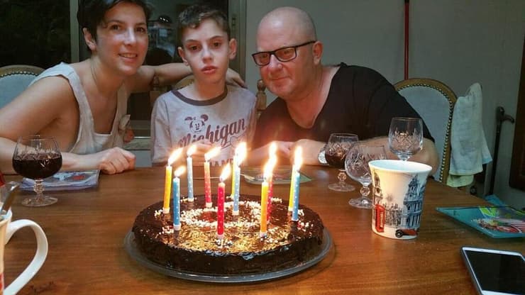 דני קוגן, מייסד ובעלים "אקולוגיה ישראל", עם בנו האוטיסט יהונתן. "הבנתי שיהונתן בא אליי כדי שאוכל להשפיע על החברה בישראל" (צילום: אלבום משפחתי) דני קוגן, מייסד ובעלים "אקולוגיה ישראל", עם בנו האוטיסט יהונתן